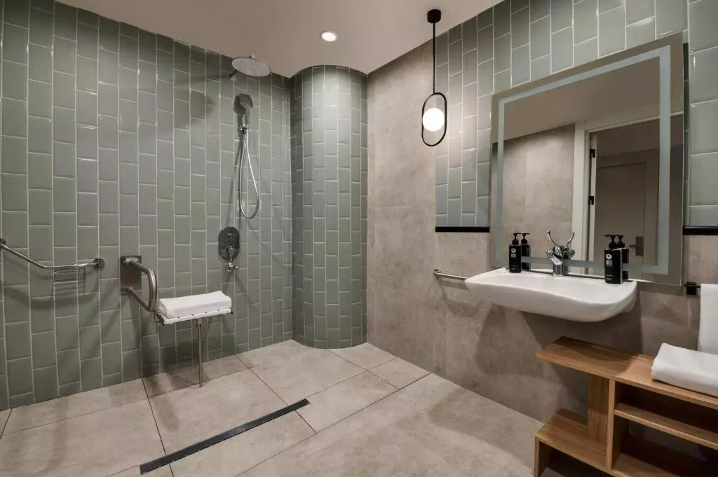 Tryp by Wyndham Istanbul Beyoglu bathroom